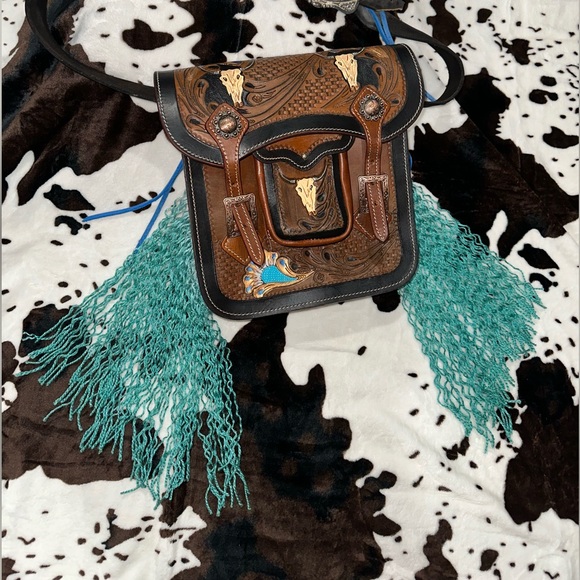 “Longhorn”                    This is a purse that is made from a saddle bag - Picture 5 of 5